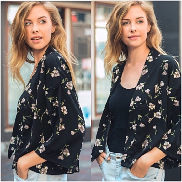 Boho Chic Black Floral Lightweight Cardi Kimono - Picture 2 of 6